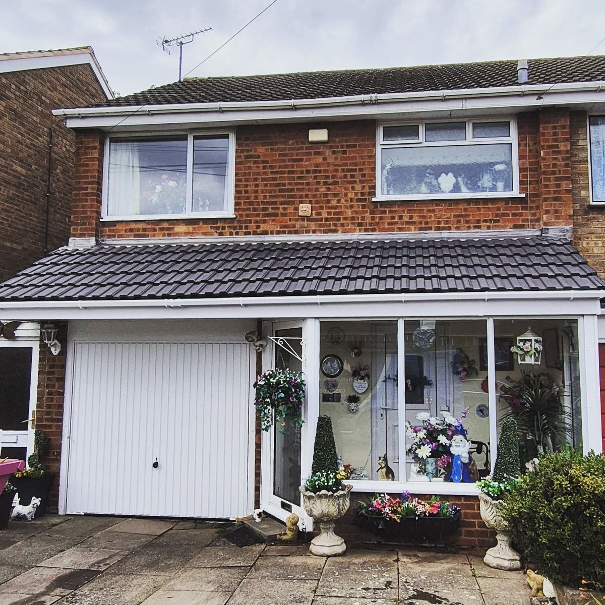 Semi-detached house with bay window tiling, Birmingham